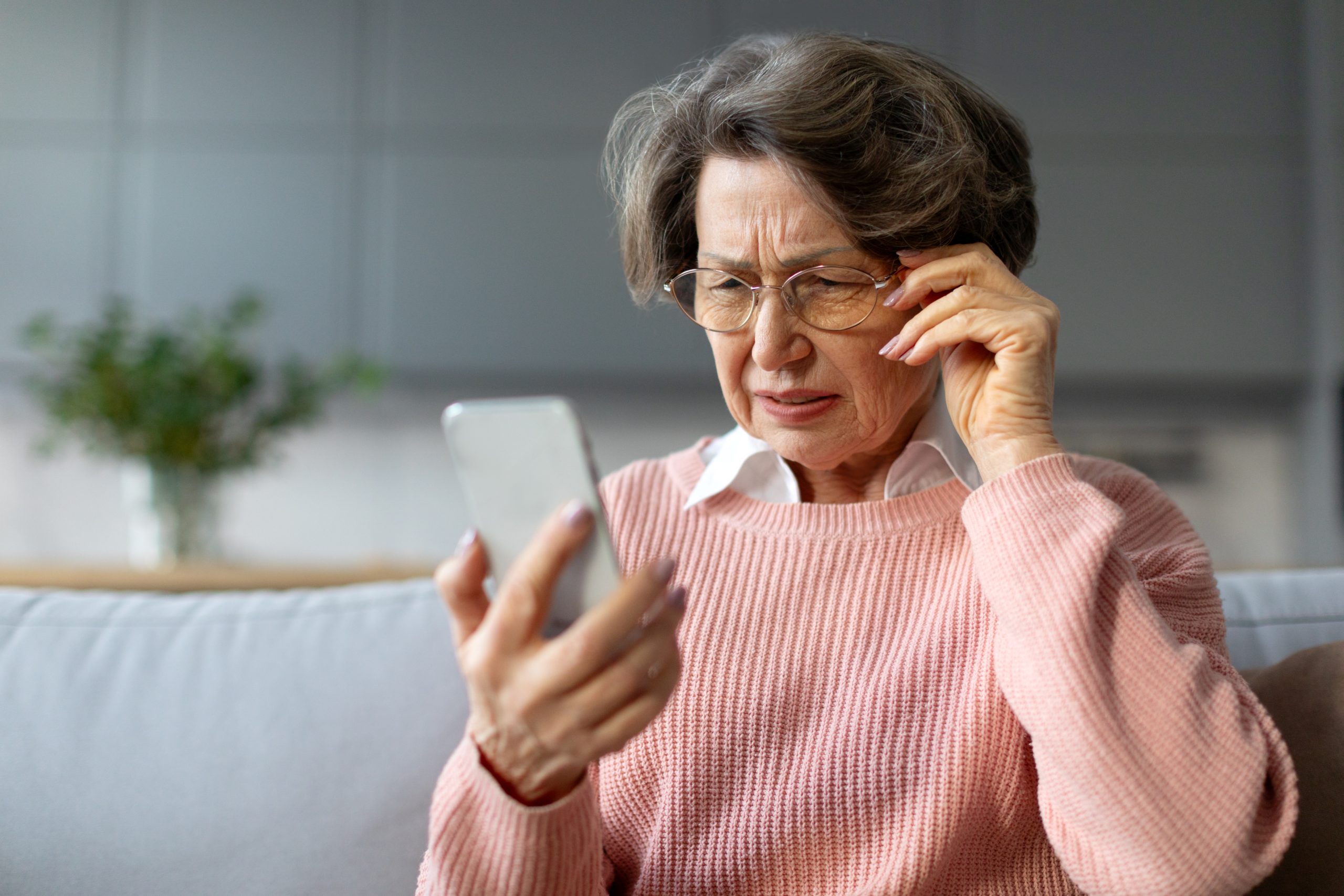 Confused,Senior,Woman,In,Eyeglasses,Squinting,Eyes,Reading,Message,On